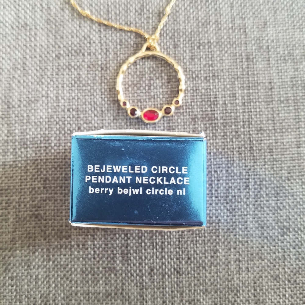 Vintage Avon Necklace - Picture 8 of 10